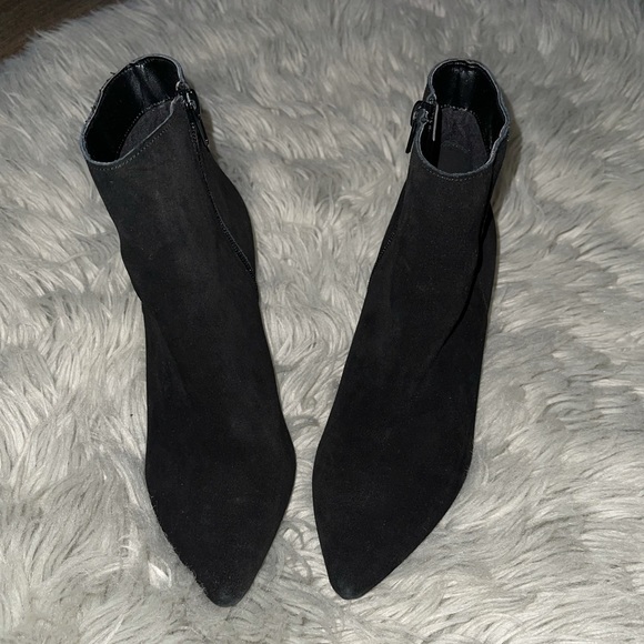 Shoes - Picture 2 of 9